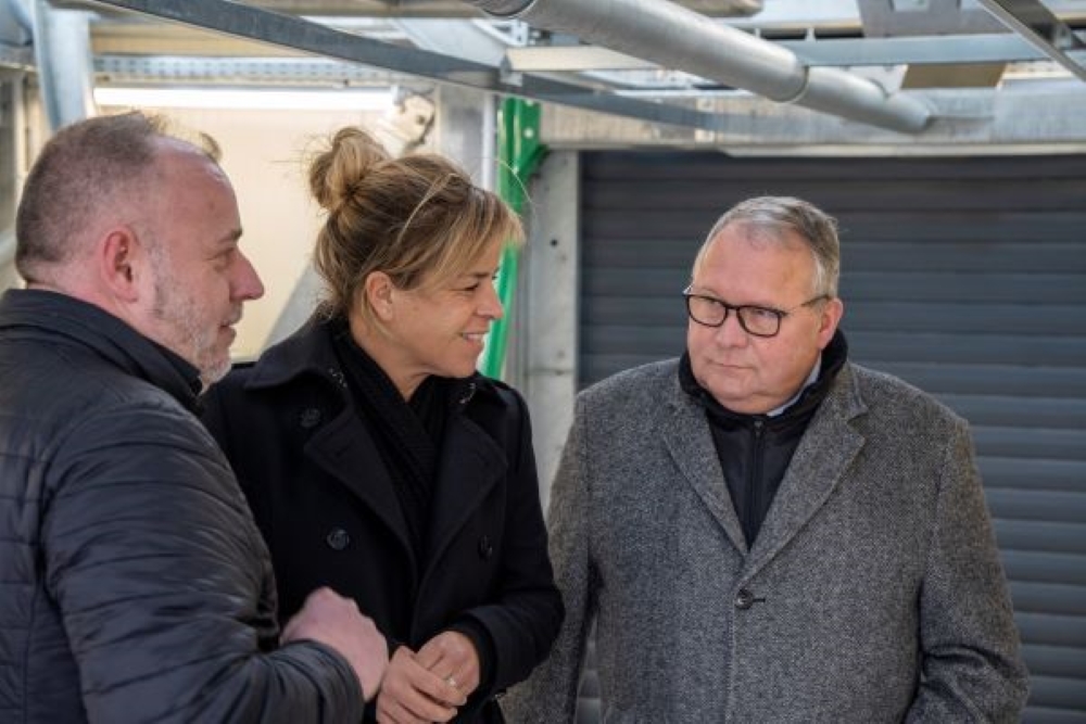 Ministerin Neubaur besucht e-Parktower in haltern am See
